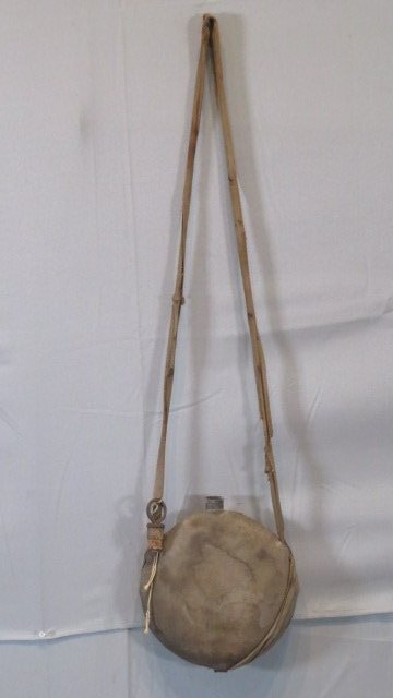 Civil War canteen with strap and stopper (1 of 6)
