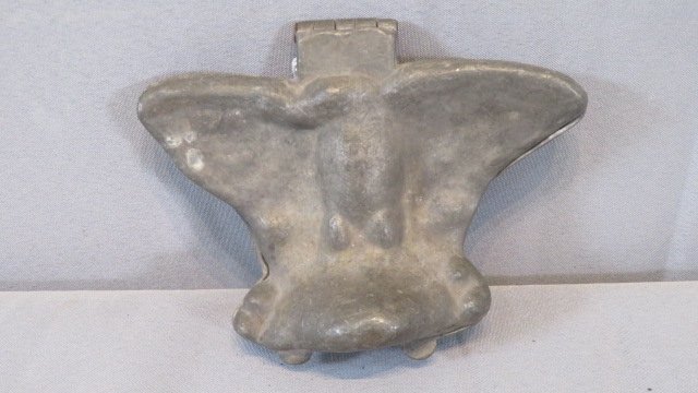 Pewter flying eagle ice cream mold (1 of 4)