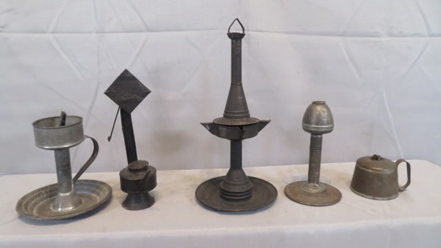 5 pcs of early tin lighting: 5 pcs of early tin lighting including, 4-wick hanging grease lamp with saucer base 13.5"T x 6"D, lard lamp with saucer base & handle, and 3 tin whale oil lamps