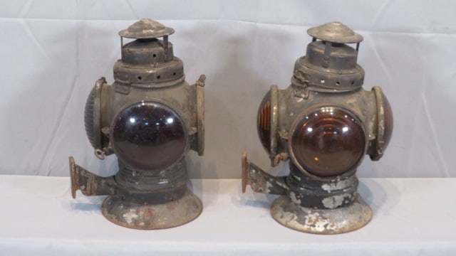 2 Armspear caboose lanterns with mounting brackets (1 of 6)