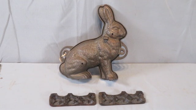 2 Cast iron molds includes Griswold rabbit (1 of 7)