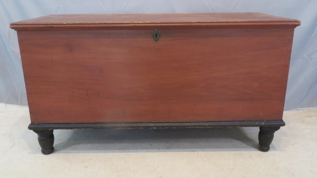 Ohio dovetailed poplar blanket chest in old red and black paint (1 of 9)