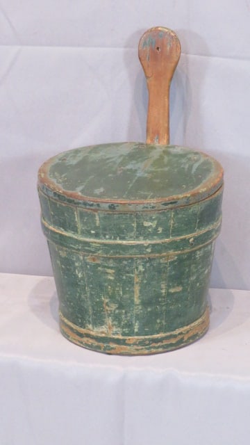 Early painted pine piggin with lid (1 of 5)