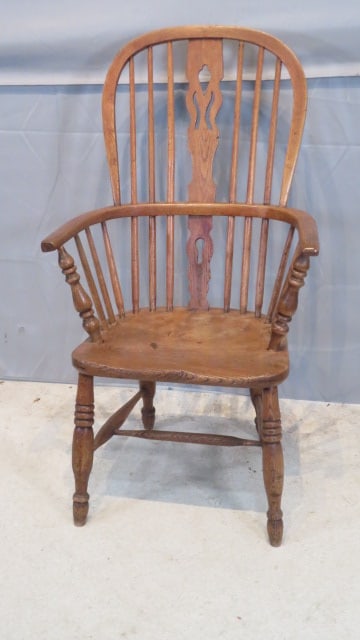 19th century English Windsor armchair: 19th century English Windsor armchair, 42"T x 19"W x 15"D