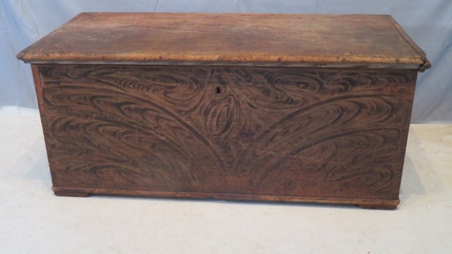 Early 19th century PA poplar folk art paint decorated dovetailed blanket box (1 of 8)