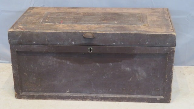 Early 20th century carpenter's tool chest (1 of 5)