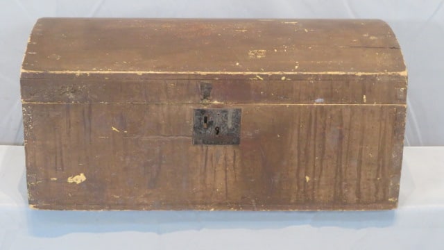 Dovetailed painted box (1 of 7)