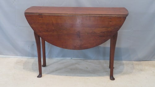 American 18th century Queen Anne gateleg table