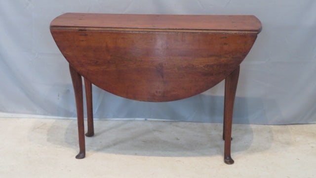 American 18th century Queen Anne gateleg table (1 of 7)