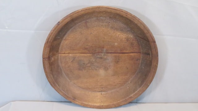 Old out-of-round wooden serving tray with old mustard paint (1 of 5)