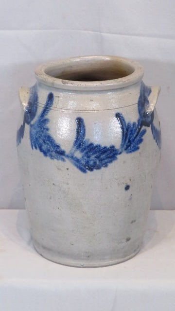 Eastern Pa. 2 gal. blue decorated stoneware jar (1 of 8)