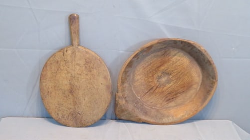 2 pieces of woodenware