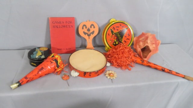 10 Vintage Halloween items (1 of 10)