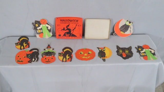 Ca early 40's vintage box of 10 Halloween cardboard cutouts (1 of 8)