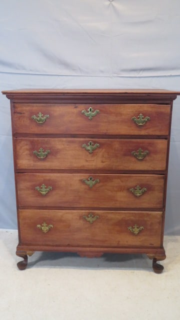 18th century Queen Anne maple 4-drawer chest with bandy feet (1 of 11)