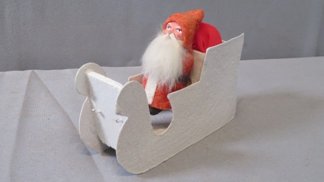 German Santa in a cardboard sleigh (1 of 5)