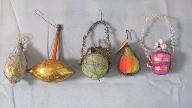 5 hand-blown vintage ornaments with tinsel (1 of 5)