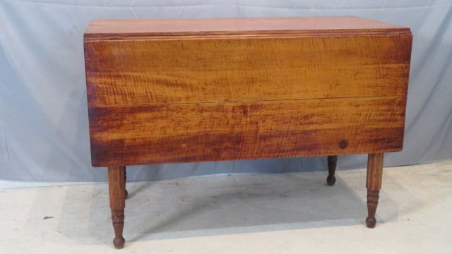 MId-19th century tiger maple drop-leaf table (1 of 7)
