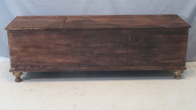 Pa. pine double lidded wood box on turned legs (1 of 7)