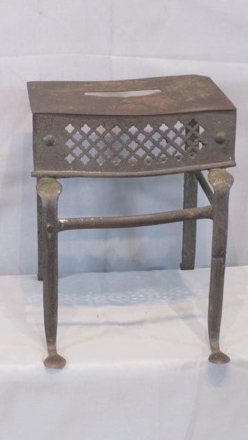 Iron fireplace footman trivet (1 of 4)