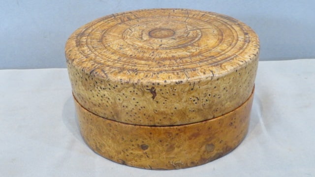 Unusual 19th century burl lidded box (1 of 7)