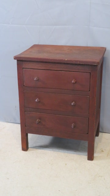 Pine 3-drawer diminutive primitive chest of drawers (1 of 8)