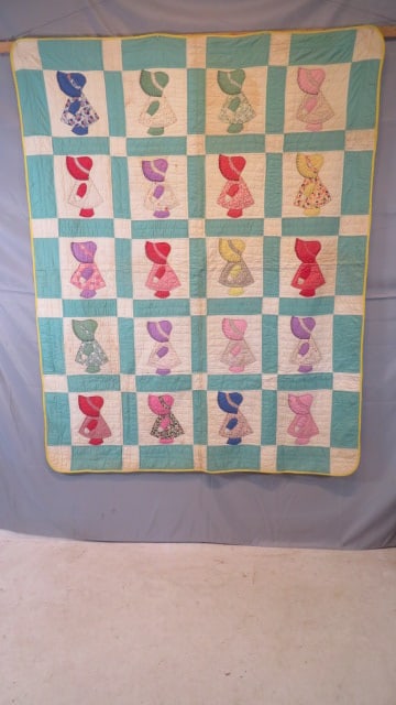 1930's Sunbonnet Baby Quilt: 1930's hand stitched Sunbonnet Baby quilt, 60" x 76"