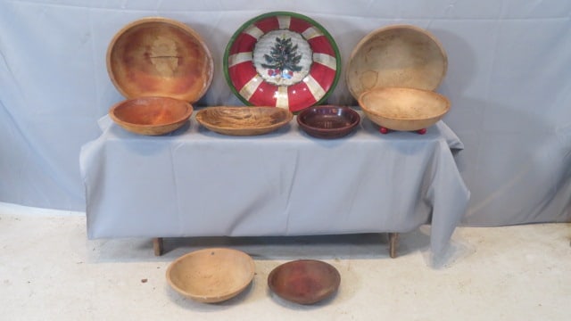 9 pieces of woodenware: 9 pieces of woodenware includes 14" bowl painted with Christmas motif signed and dated 2007, an oval tray signed and dated 2006 and 7 older wooden bowls of various sizes