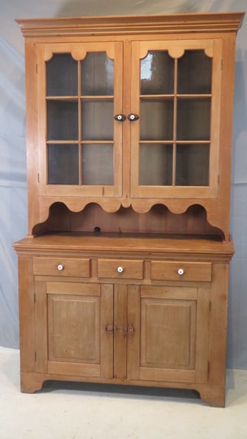 Mid-19th century poplar PA 2-pc step back Dutch cupboard (1 of 7)