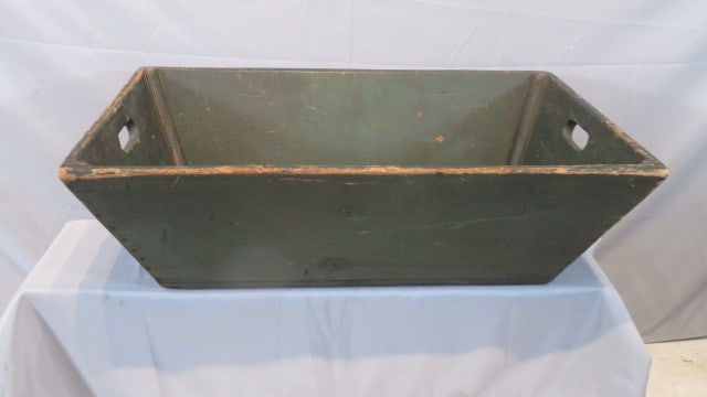 Large early 20th cent. wood carrier with handle cut-outs in old green paint (1 of 6)