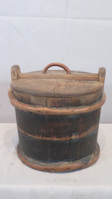 Early pine firkin in old green paint with lid (1 of 8)