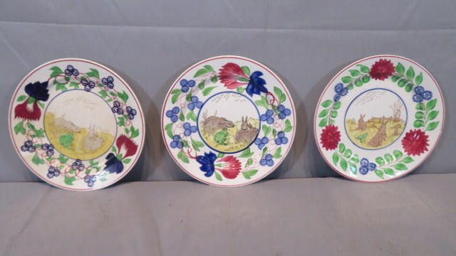 3 China stick spatterware plates with rabbits and frogs (1 of 7)