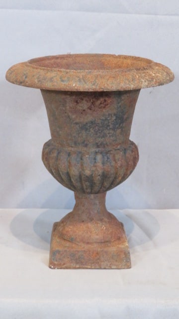 Diminutive cast iron urn: Diminutive cast iron urn, 9"T x 7.5"diam
