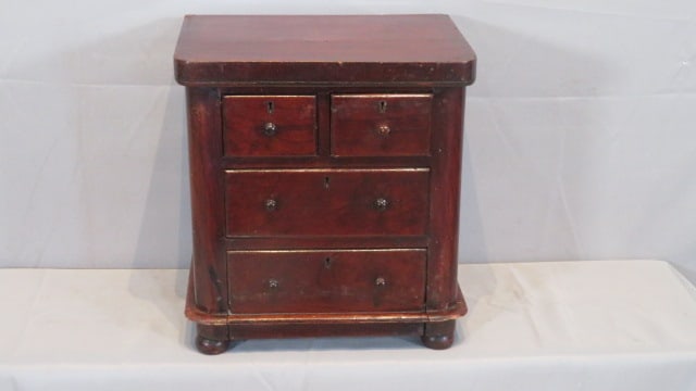 Mahogany miniature 4-drawer chest (1 of 7)