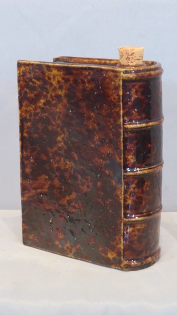 Bennington Rockingham glaze book flask (1 of 5)