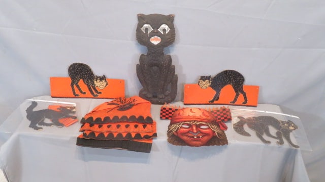 Group of 10 Halloween items (1 of 9)