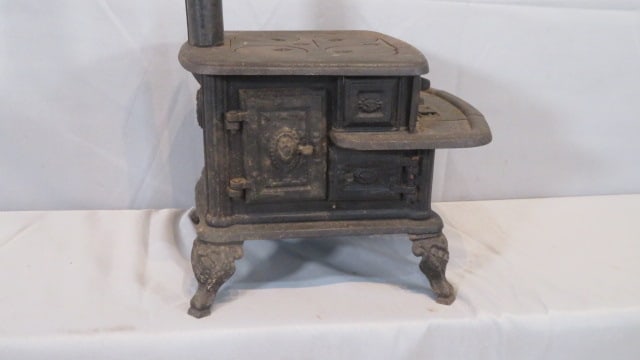 Salesman's sample cast iron wood cook stove by Detroit Stove Works (1 of 7)
