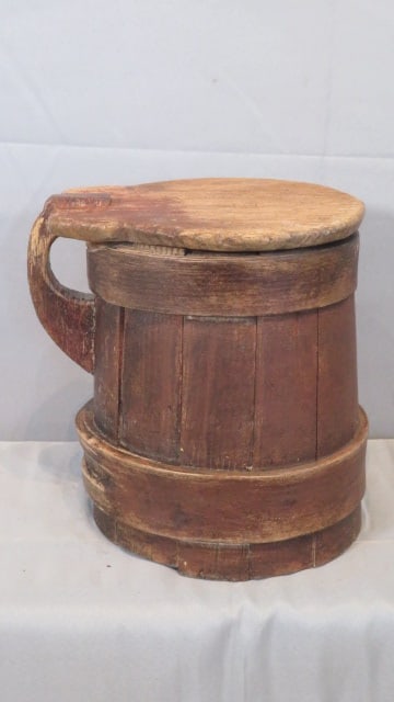 Early wood tankard with an interesting lid (1 of 7)