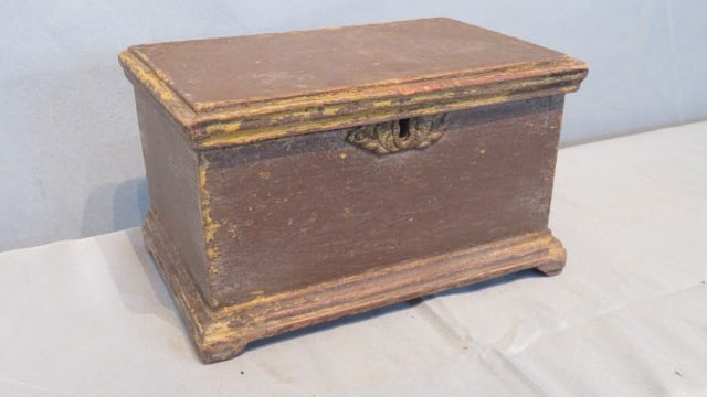 19th century pine dovetailed miniature blanket chest (1 of 8)