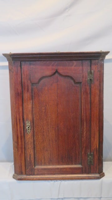 18th century oak hanging corner cupboard (1 of 9)