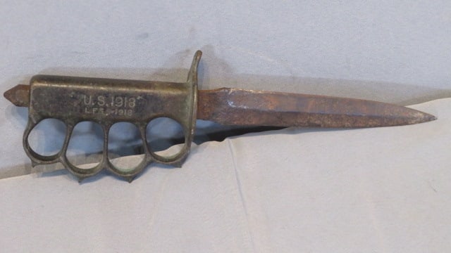 WW I  US 1918 trench knife (1 of 6)