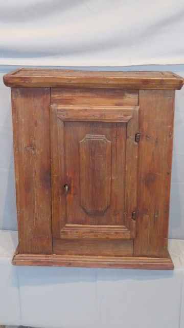 Early 19th century pine hanging cupboard (1 of 8)