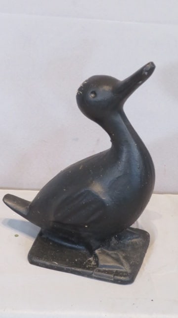 Old iron duck doorstop signed (1 of 4)