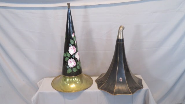 2 vintage phonograph horns (1 of 6)