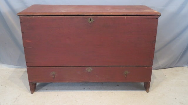 18th century New England 1-drawer pine blanket chest (1 of 6)
