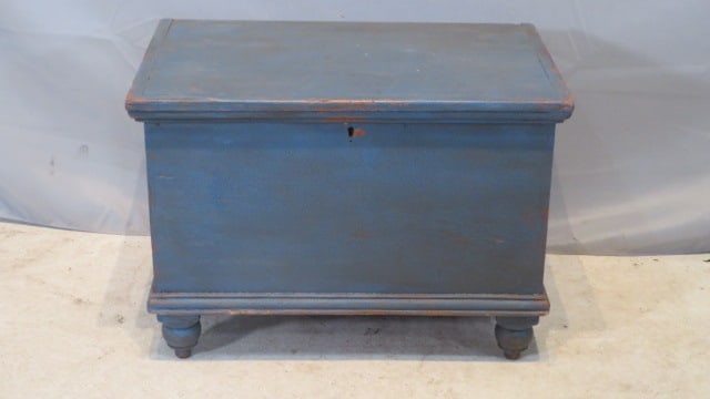 Diminutive pine blanket chest on turnip feet in blue paint (1 of 6)