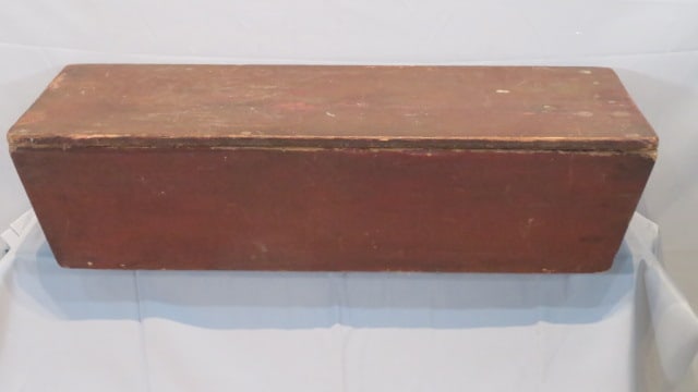 Large pine dough box with lid in red paint (1 of 5)