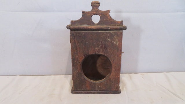 Grungey wood watch hutch (1 of 5)