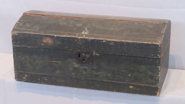 New England dovetailed painted box (1 of 7)