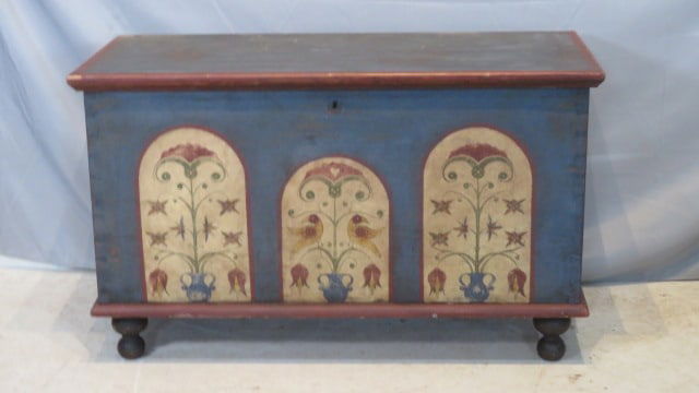 Paint decorated dovetailed blanket chest (1 of 11)